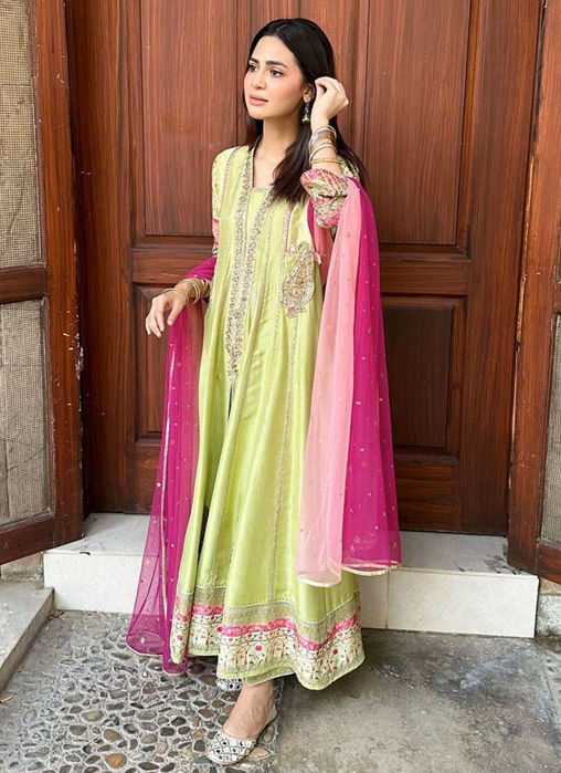 Madiha Imam Looking Beautiful In #FTA Ensemble.