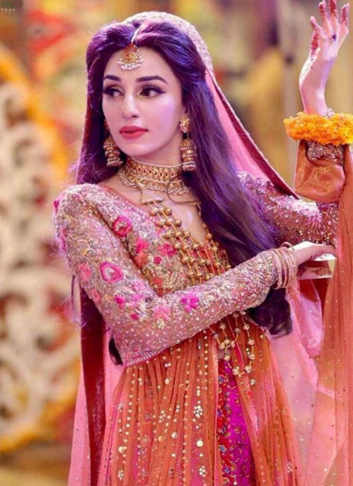 Saba Abbas Balouch In A Burnt Orange And Magenta Pink Kalidaar