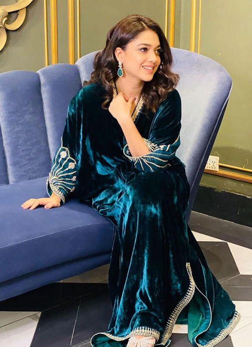 Picture of Sanam Jung In Emerald Velvet Kaftaan
