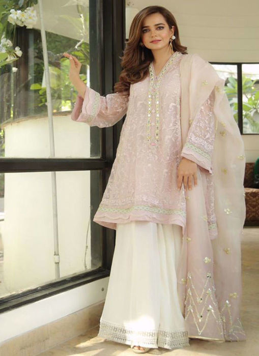 ⁠Sumbul Iqbal Beautiful In Our Mauve Sheesh Kurta