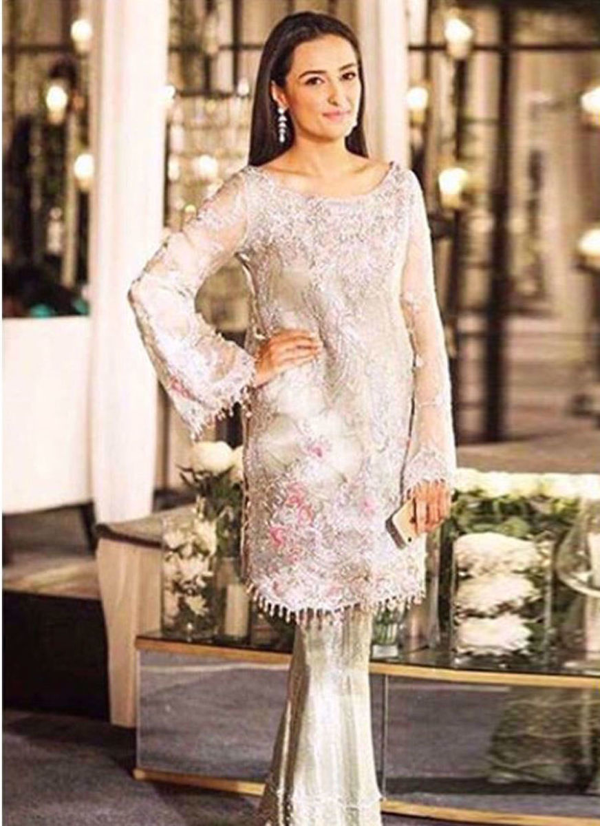 Momal Shaikh Looking Lovely In A Farah Talib Aziz Formal At A Wedding