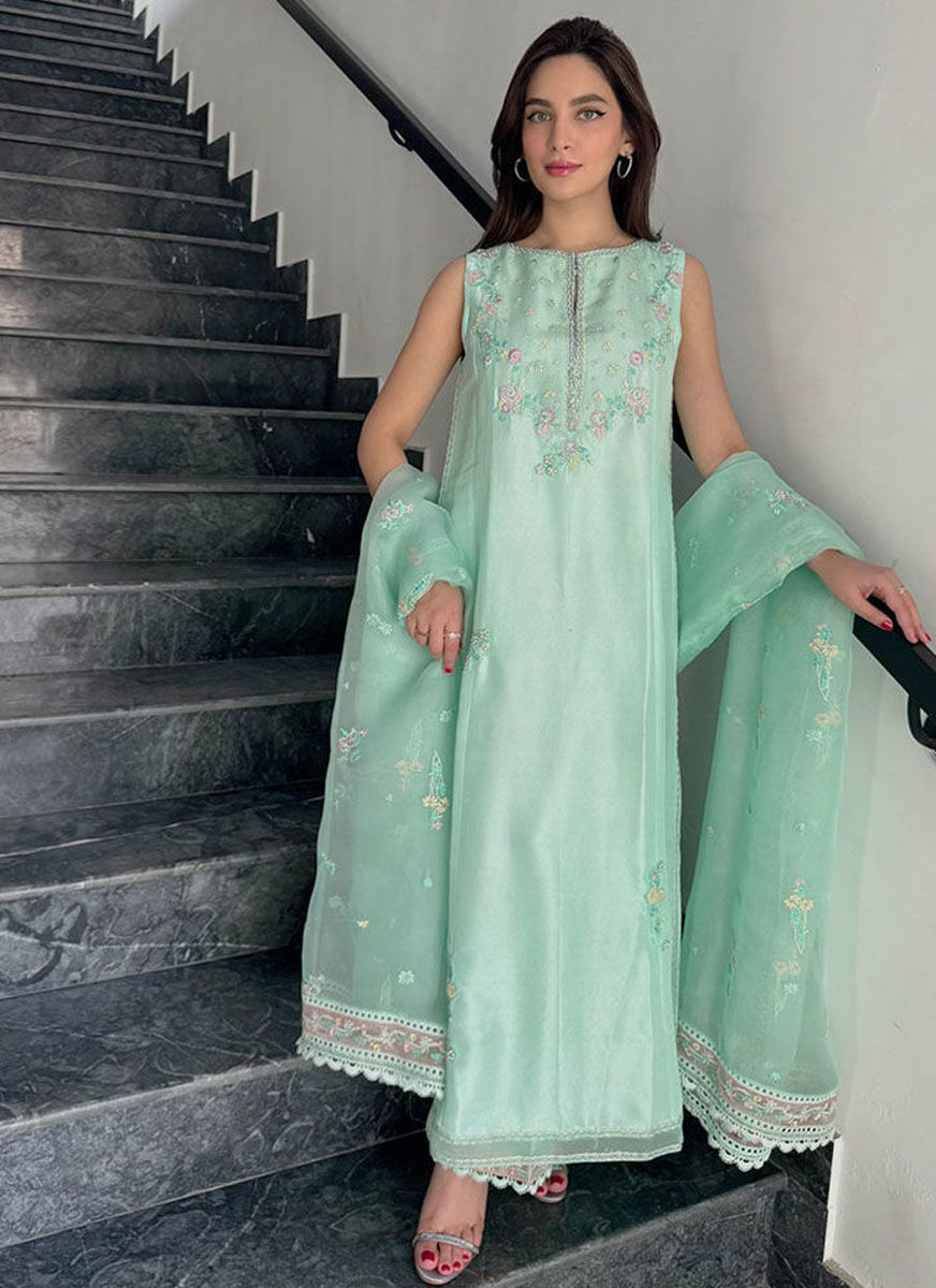 Areesha Kamran in Aurella Mint Shirt