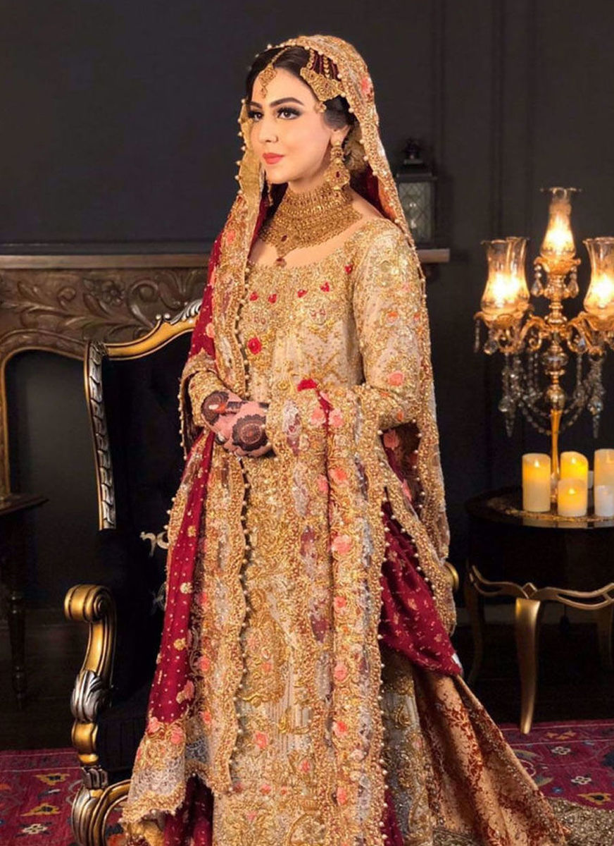Maha Looks Absolutely Ravishing In A Signature #Farahtalibaziz Ensemble.