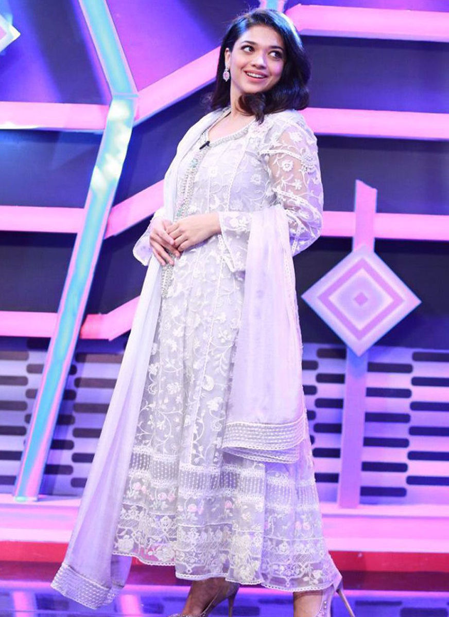 Sanam Jung In A Pale Lavender Hand Embellished Outfit