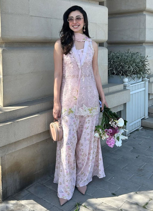 Picture of Wajeha Khan in Kyma Blush Ensemble
