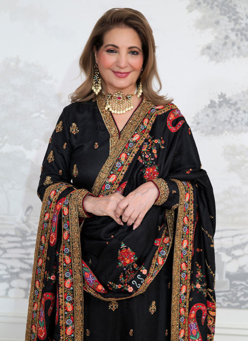 Mirea Black Shirt And Miniature Chaadar