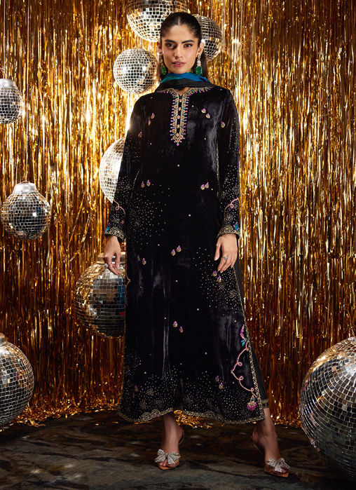 Picture of Masika Black Shirt And Dupatta