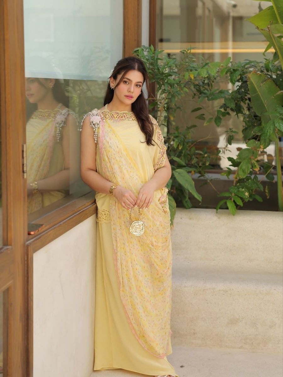 Zara Noor Abbas stuns in the Solenne ensemble